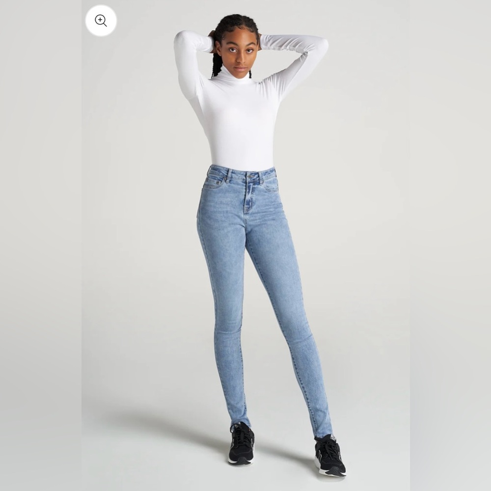 American Tall Turtleneck 🤍 - Picture 3 of 14